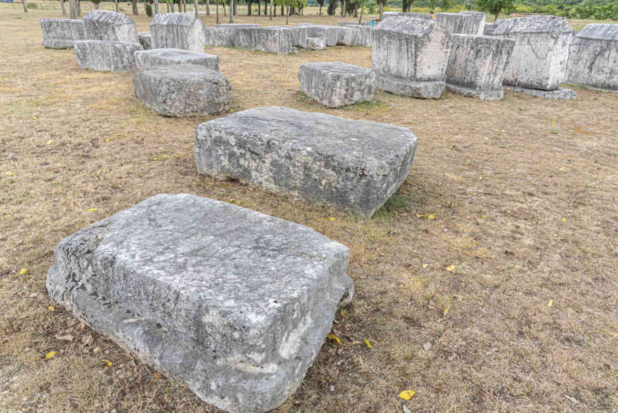 Bosnia y Herzegovina - Stolac - necrópolis de Radimlja - tumbas Stecci 10.jpg